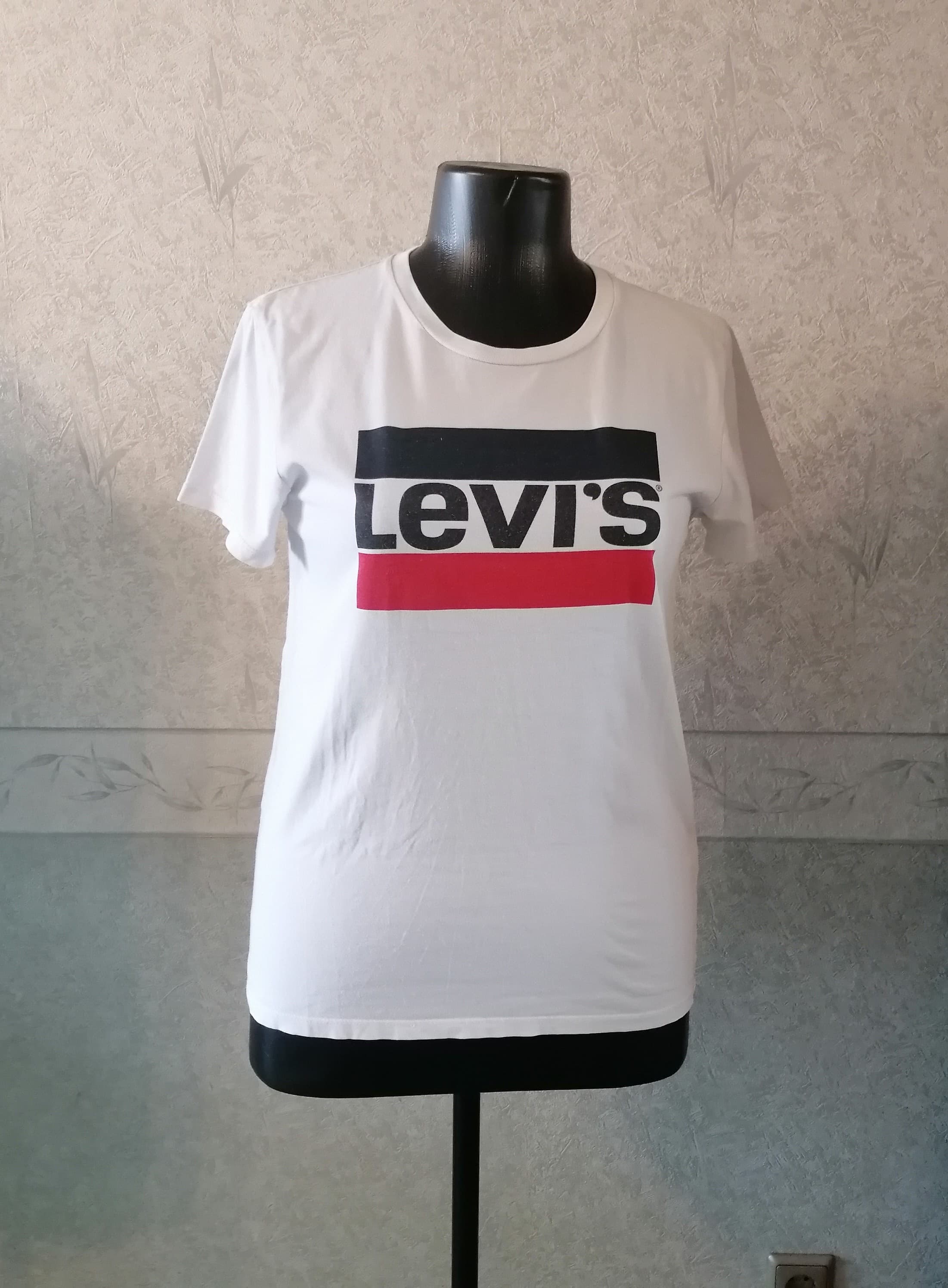 Женская футболка Levis из Европы